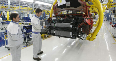 Copertina di Sotto l’aerospazio, niente: tutti i settori industriali Ue in crisi. “Tra costi dell’energia e interventismo di Usa e Cina si rischia il deserto”