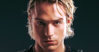 Copertina di Sanremo 2024, Irama: “Sputerò in faccia la mia verità su mancanze e distanze. Sono fuggito in Puglia, un mondo meno artefatto di Milano”