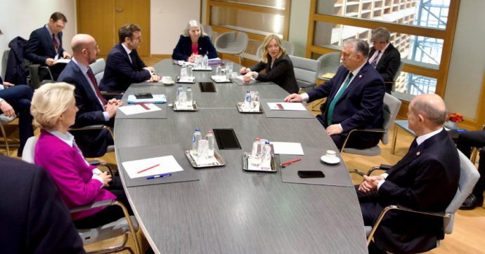 Ucraina, unanimità sui fondi. Con Orbàn scambio sui diritti