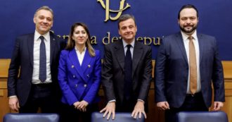 Copertina di Calenda arruola due  “scappati di casa” 5S