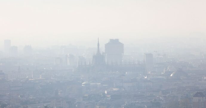 Qualità dell’aria, Milano nella top 10 delle città più inquinate del mondo: la classifica di IQAir