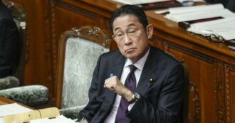 Copertina di Giappone, il premier Kishida affonda nei sondaggi. Elezioni per il governo di Tokyo: è sfida tra due donne
