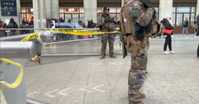Parigi, accoltella tre persone alla Gare de Lyon: arrestato un 32enne maliano con documenti italiani