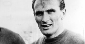 Copertina di È morto Kurt Hamrin, l’attaccante svedese aveva 89 anni. ‘L’Uccellino’ col record di gol con la maglia della Fiorentina