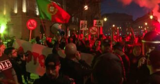 Copertina di Gruppo nazionalista manifesta a Lisbona contro l’immigrazione. A cinque settimane dal voto corteo con torce e fumogeni
