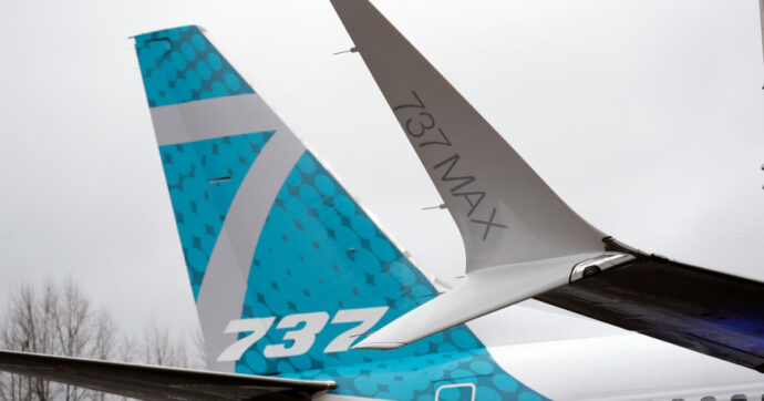 Nuovi problemi per Boeing, errori di foratura sulle fusoliere di 50 737 Max, consegne ritardate e titolo in calo