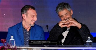 Copertina di Sanremo 2024, la scaletta minuto per minuto della prima serata: tutti i cantanti in ordine di uscita e gli ospiti. Non si finisce prima delle 2