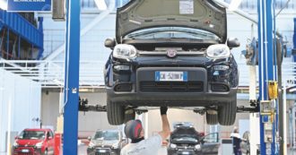 Copertina di Meloni attacca Stellantis. Mirafiori si ferma 2 mesi