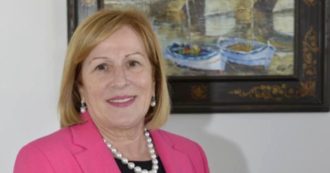 Copertina di Vota Gesuina! Il manager “consiglia” ai dipendenti di scegliere sua moglie