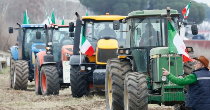 Copertina di Protesta dei trattori, Angelo Gentili: “Usano gli agricoltori contro il Green deal, invece sono il cuore della transizione ecologica”
