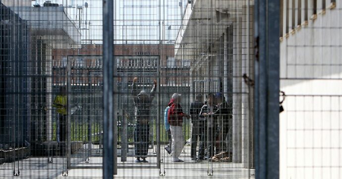 Tribunale libera dal Cpr il rifugiato algerino rinchiuso per i post pro Palestina. Ora il ricorso su espulsione e revoca del permesso