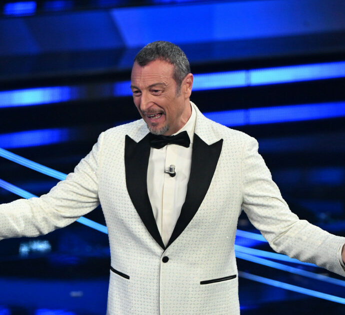 Sanremo 2024, la scaletta minuto per minuto della seconda serata: tutti i cantanti in ordine di uscita e gli ospiti. Arrivano Allevi, Bob Sinclair e John Travolta