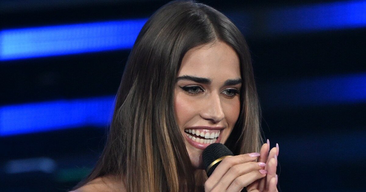 Sanremo 2024, Clara sul palco e il pubblico invoca “Cardiotrap” di Mare Fuori: “O chiattì c’hanna futtut o’ piezz!”