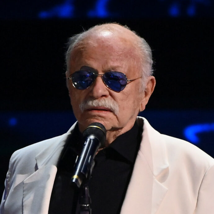 È morto Gino Paoli. Il grande cantautore aveva 91 anni: “Ci ha lasciato in serenità e circondato dall’affetto dei suoi cari”