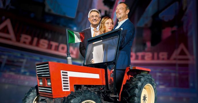 Sanremo, trattori sul palco. Lite e trattative in casa Rai