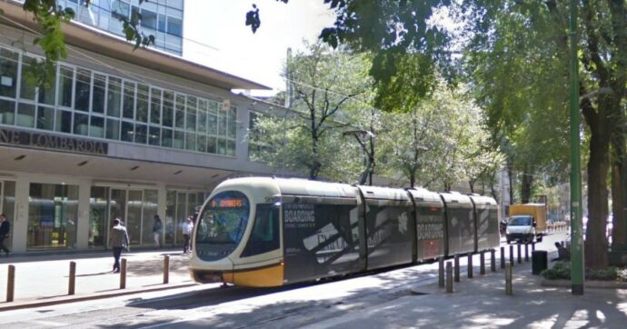 Autista del tram picchiato in centro a Milano da un passeggero: fermato l’aggressore