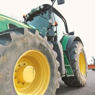 Copertina di I Trattori e le destre frenano la svolta green, ma il punto di non ritorno è vicino