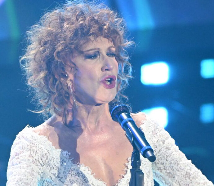 “Fiorella Mannoia ha bestemmiato in diretta tv al Festival di Sanremo 2024”: ecco il passaggio “incriminato” della sua canzone e l’assurda teoria