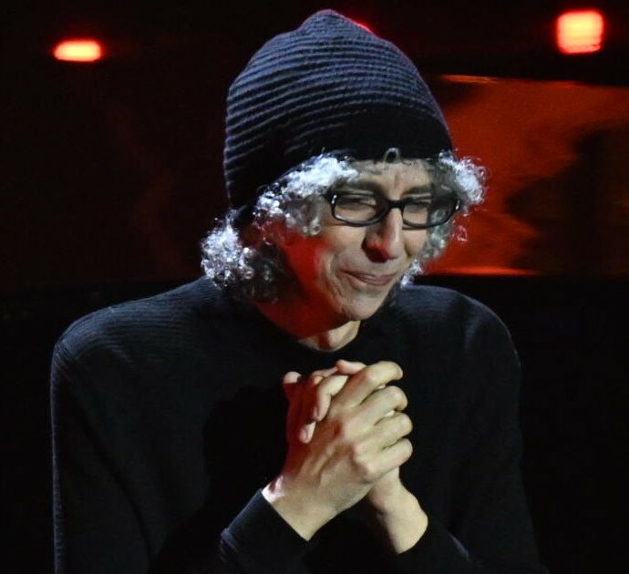 Giovanni Allevi annulla il concerto a Taranto per problemi di salute: il pianista combatte contro il mieloma multiplo