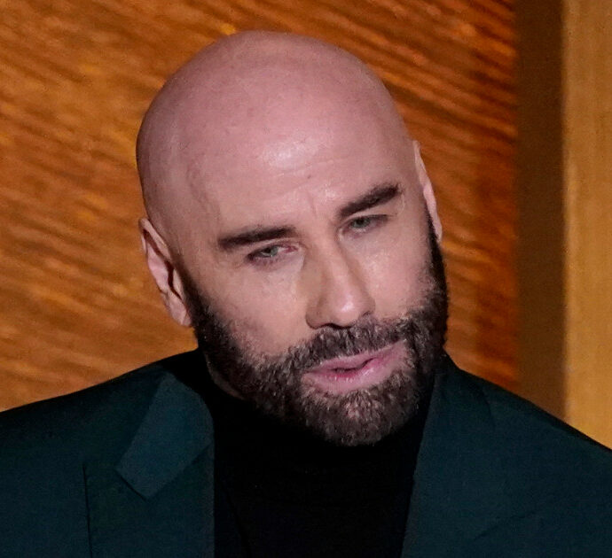 Sanremo 2024, John Travolta e l’elisir di lunga giovinezza a 70 anni: “Creo sempre qualcosa di nuovo, altrimenti mi annoio”