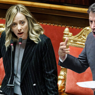 Copertina di Gran giurì sul Mes, Conte rovescia il tavolo: il Fatto di domani 9 febbraio