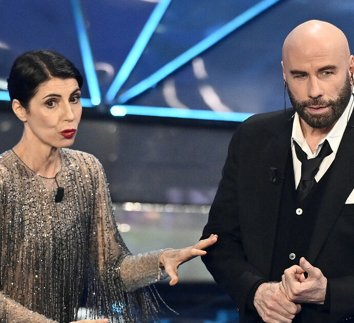 Sanremo 2024, John Travolta: “Si può morire perché ci spezzano il cuore, e io ho deciso di non spezzarlo a nessuno”