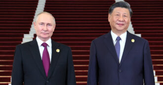 Copertina di Putin e Xi Jinping insieme contro gli Stati Uniti: “Respingere la pressione militare e politica di Washington”