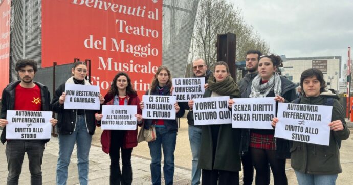 “Identificati per due ore dalla Digos per non farci manifestare”: la denuncia degli studenti al centenario dell’università di Firenze