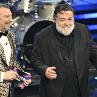 Striscia la Notizia, Tapiro d'Oro per Bobo Vieri: Tanti invidiosi e  rosiconi che parlano male di noi solo per finire sui giornali - Il Fatto  Quotidiano