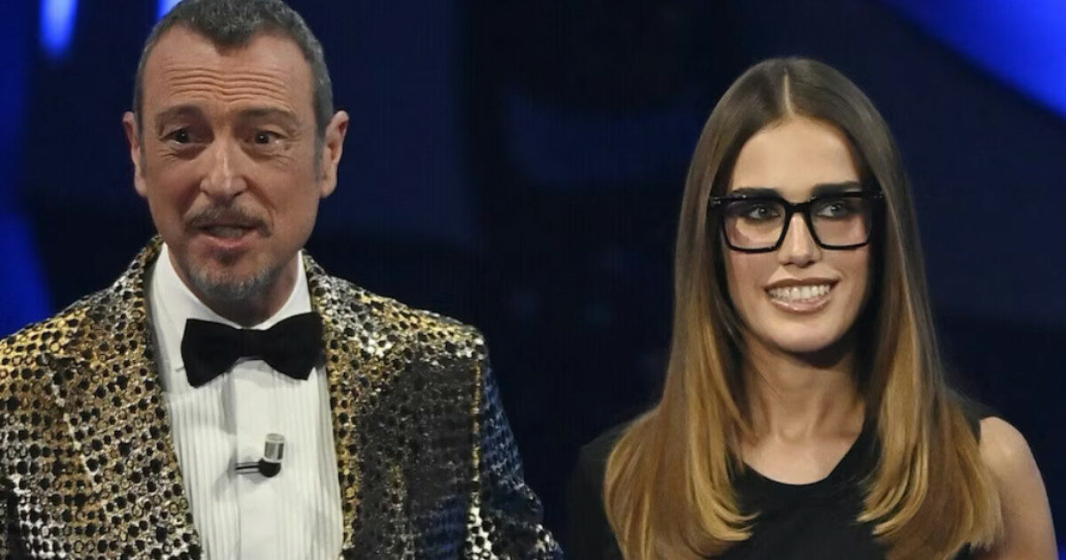 Sanremo 2024, Clara con gli occhiali da vista: un meme (poi cancellato) solleva il putiferio