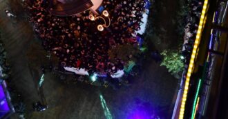 Copertina di Festival di Sanremo, operaio cade da oltre 4 metri mentre lavora a un maxi-schermo sul green carpet