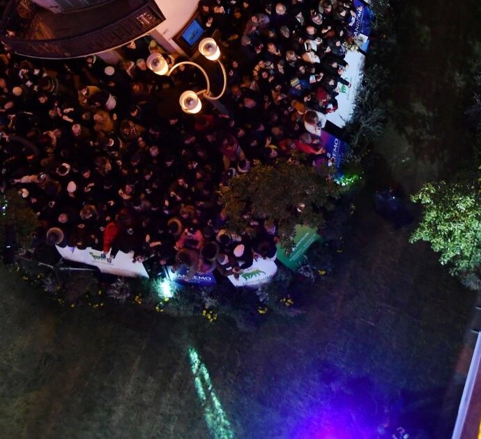 Festival di Sanremo, operaio cade da oltre 4 metri mentre lavora a un maxi-schermo sul green carpet