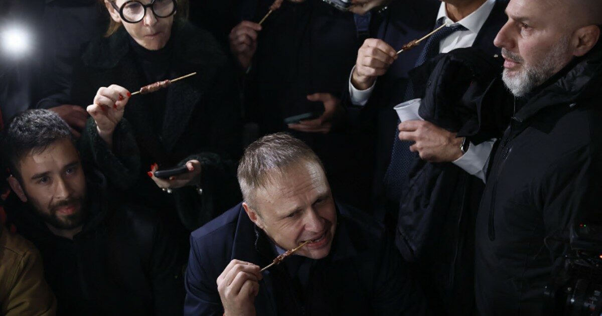 Trattori, Meloni convoca le sigle a Chigi: Lollobrigida riceve anche “Riscatto agricolo” e poi va al corteo. Ma non c’è l’intesa sull’Irpef