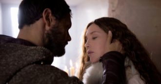 Copertina di “La Favorita” di Francia imbalsamata dal chirurgo