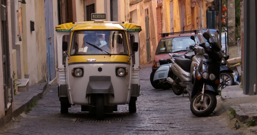 Prima di città 30 anche a Napoli, si pensi alle dimensioni delle auto. Soprattutto in centro