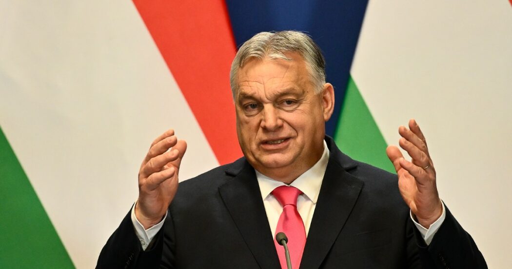 Viktor Orbán, il più ‘cattivo’ e corteggiato tra i politici d’Europa. Può spostare gli equilibri a destra, per questo ora Ecr e ID se lo contendono