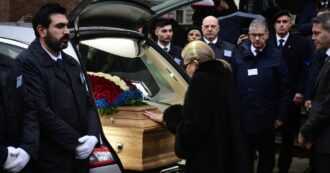 Copertina di Funerali di Vittorio Emanuele di Savoia, circa 400 invitati tra politici e reali: ecco chi ha partecipato alla cerimonia di Torino