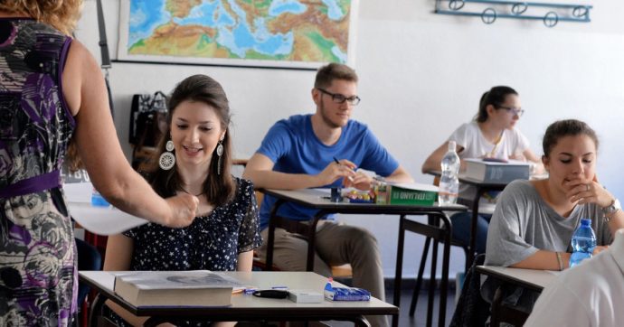 Maturità 2024, come funzionano le prove scritte, l’orale e i punteggi. Addio alla famosa tesina, arriva il “capolavoro”