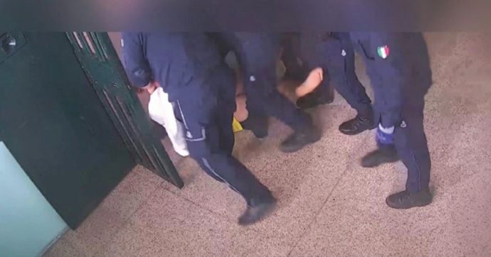 Botte a Reggio Emilia, ispettori in carcere