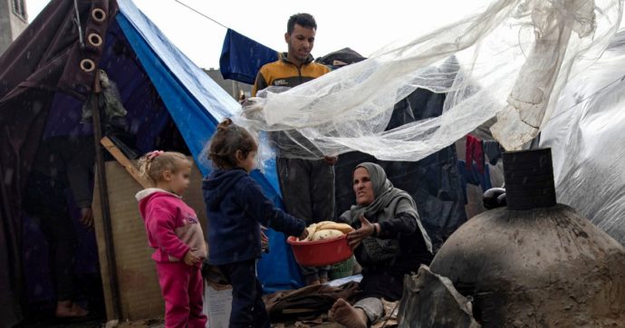 “Cacciati da qui, siamo malati: non so quanto reggerò ancora”