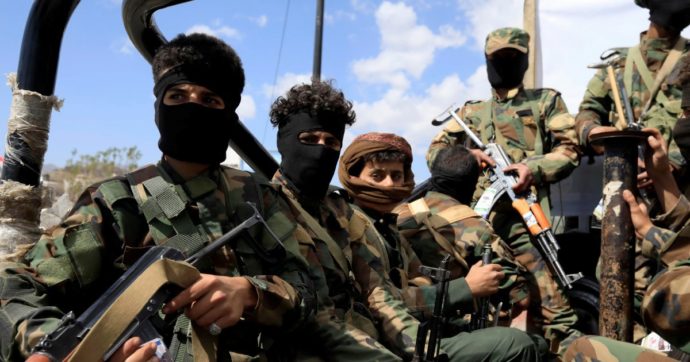 Minacce Houthi all’Italia. La Difesa: “Guerra ibrida”