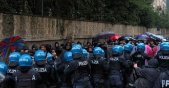 Copertina di Corteo per Ilaria Salis, manifestanti provano a raggiungere l’Ambasciata ungherese a Roma: scontri con la polizia