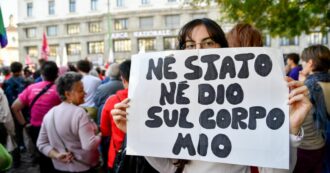 Copertina di “A Napoli certificati per l’aborto respinti ed estranei che fanno pressioni per cambiare idea”. L’ospedale avvia verifiche