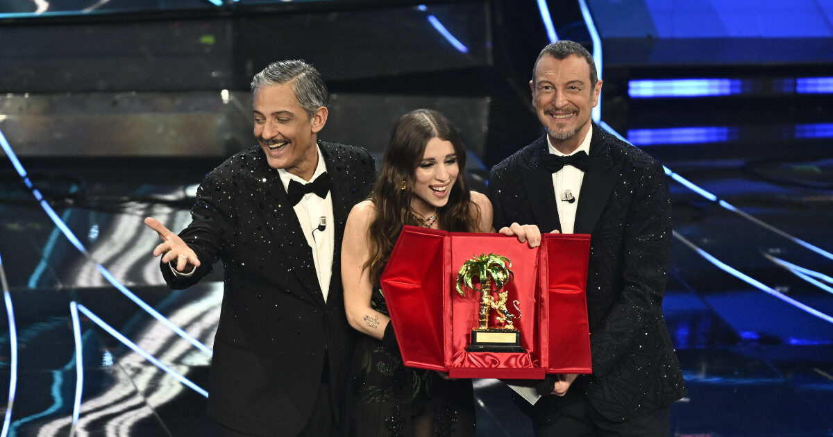 Sanremo 2024, la finale: vince Angelina Mango, secondo Geolier, terza Annalisa. La classifica finale e tutti i premi – FOTO