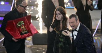 Copertina di Sanremo 2024, Angelina Mango vince il Festival: è la prima donna sul podio dopo 10 anni.  La dedica tra le lacrime: “Siete matti, grazie a tutti” – VIDEO