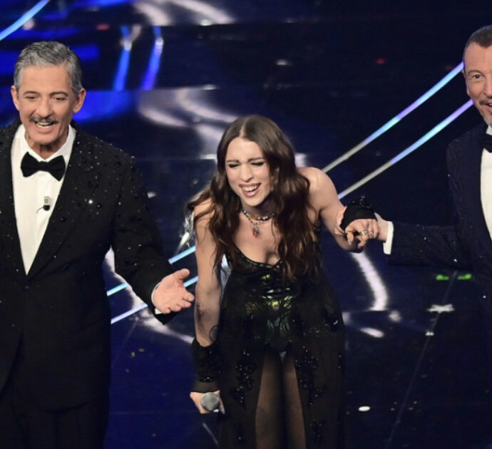 Sanremo 2024, Angelina cade sul palco e commenta così sui social: “Se rischio di inciampare almeno fermo la noia” – VIDEO