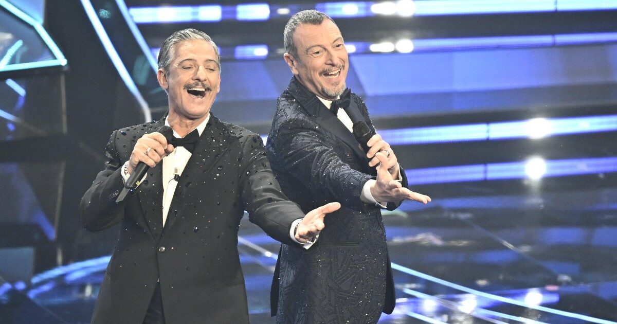 Sanremo 2024, Fiorello e Amadeus scherzano con i figli seduti in platea: “Ti sei fatta il toy boy? Mara Venier, tu sapevi niente?”. Cosa è accaduto