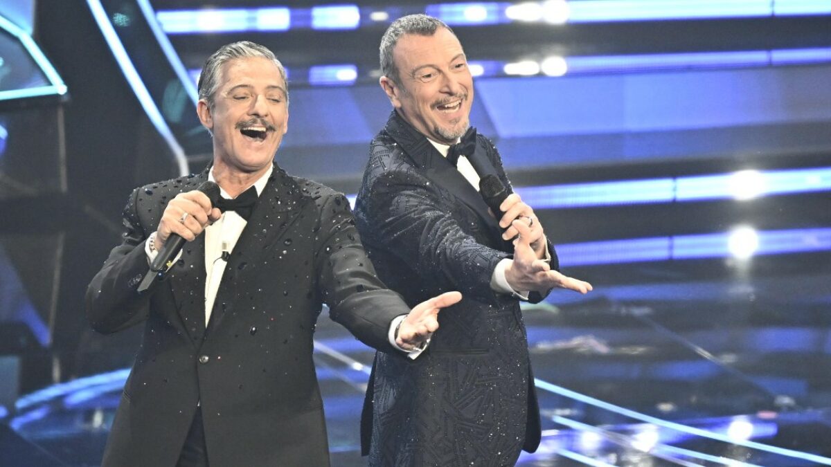 “Questa cosa qua Amadeus forse non la sa, forse gliela devono ancora dire… Condurrà Passaparola su Canale5”: Fiorello e la battuta (o lo spoiler?) a La Pennicanza