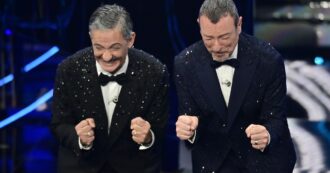 Copertina di Sanremo 2024, chiude con ascolti record: 74,1% di share, è la finale più vista dal 1995 con Pippo Baudo. Il picco con Fiorello e Roberto Bolle