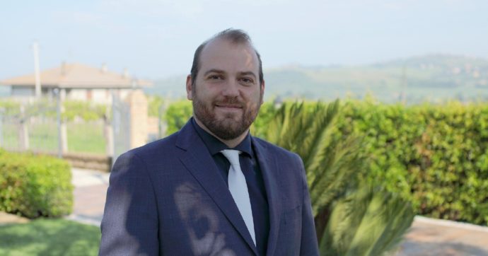 Abruzzo, l’uomo di Azione corre col profilo fake di Marsilio (FdI)